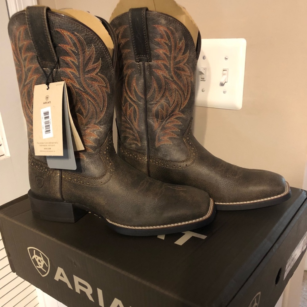 Men’s Ariat western boots size 7.5M